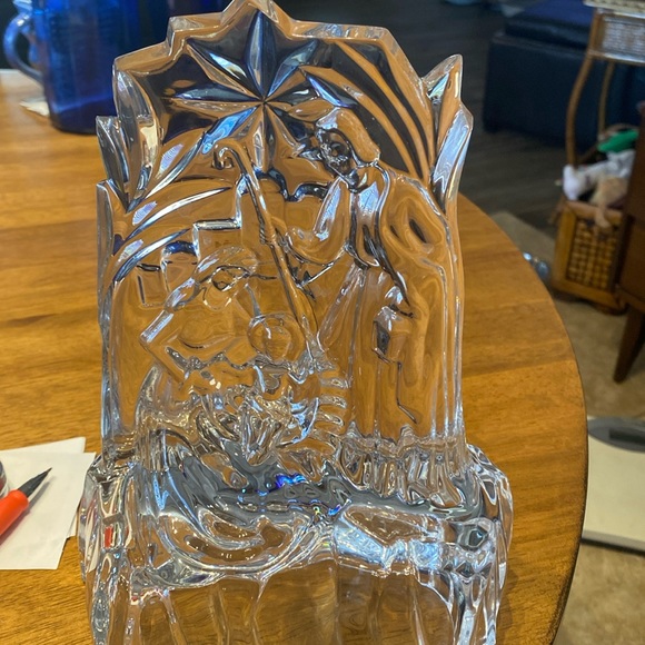 Mikasa crystal manger scene with baby Jesus, Mary and Joseph. Beautiful like new - Picture 1 of 8